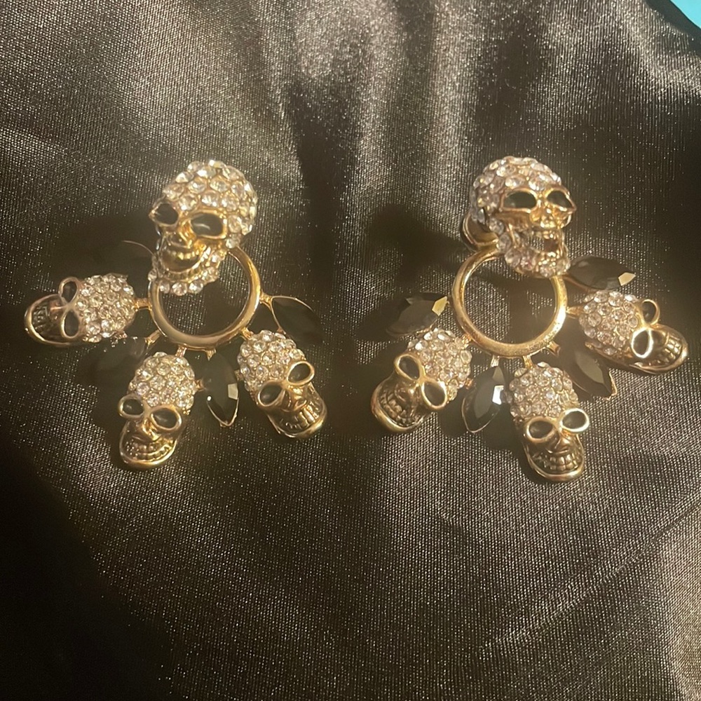 5/$25 Creepy cool unusual goth punk skull earrings